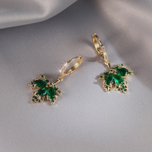 🍁 Leaf Earrings 🍁 - Picture 2 of 5